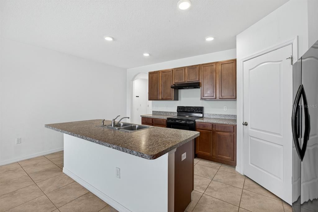 En Renta: $2,100 (4 camas, 2 baños, 1828 Pies cuadrados)
