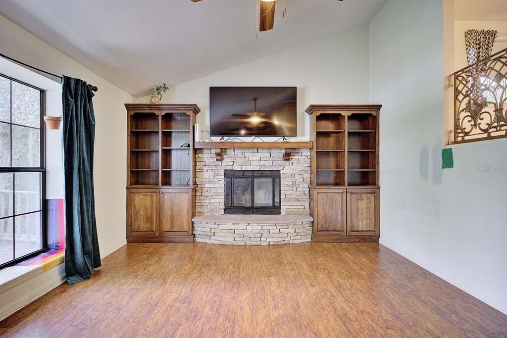 For Sale: $249,900 (4 beds, 3 baths, 2324 Square Feet)