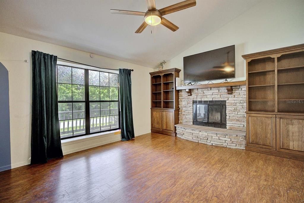 For Sale: $249,900 (4 beds, 3 baths, 2324 Square Feet)