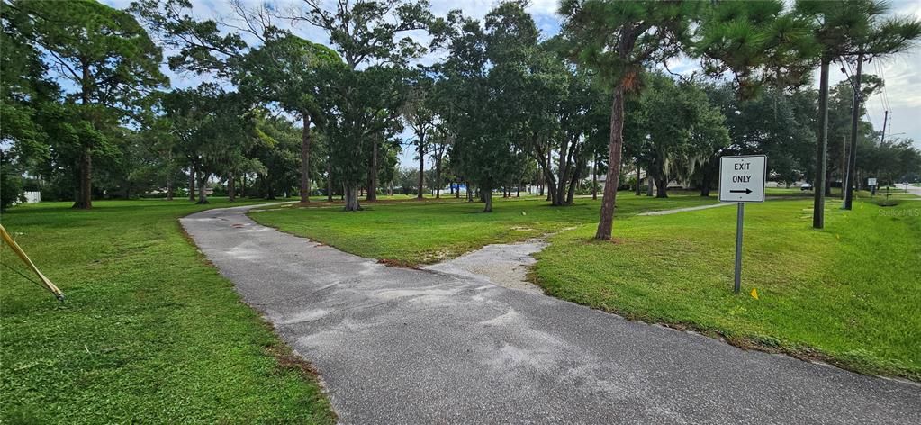 На продажу: $1,800,000 (3.00 acres)