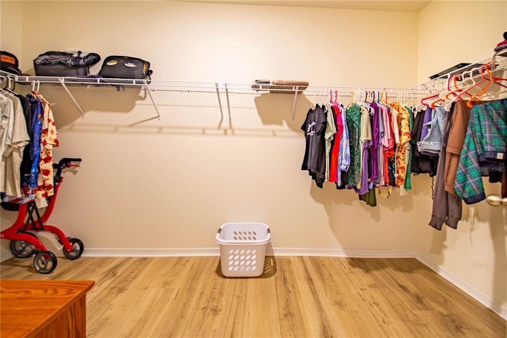 For Sale: $370,000 (4 beds, 2 baths, 2360 Square Feet)