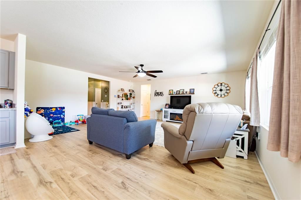 For Sale: $370,000 (4 beds, 2 baths, 2360 Square Feet)