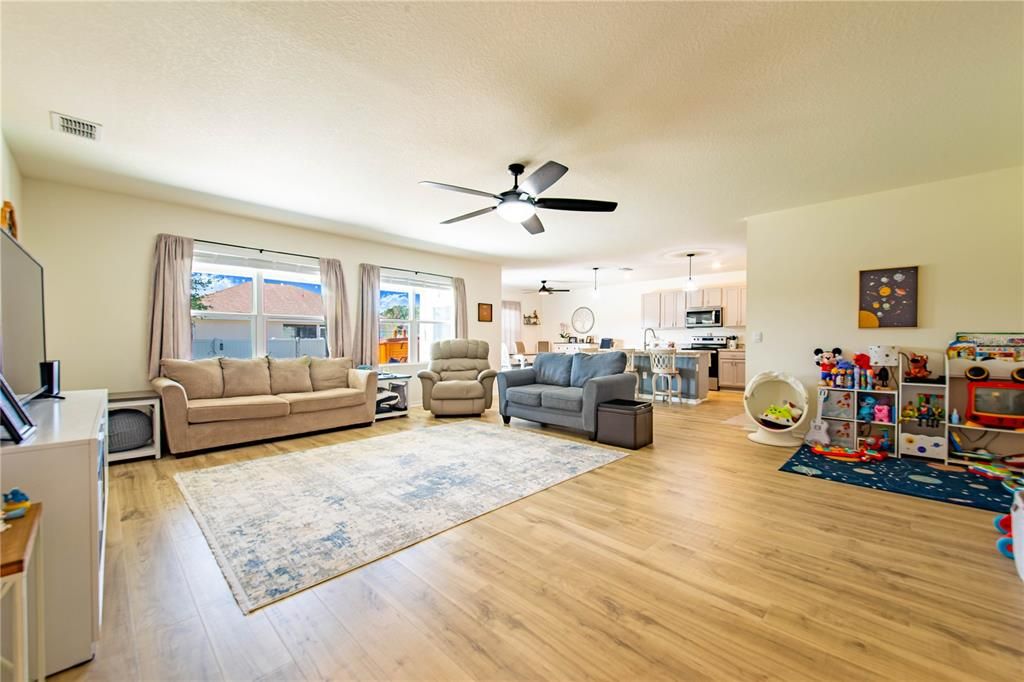 For Sale: $370,000 (4 beds, 2 baths, 2360 Square Feet)