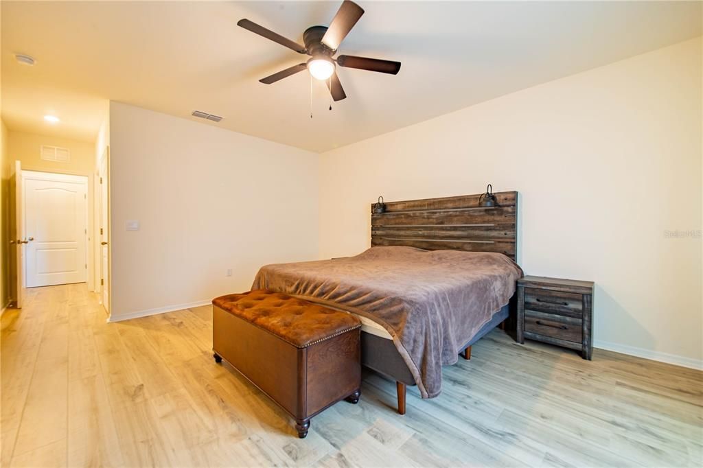 For Sale: $370,000 (4 beds, 2 baths, 2360 Square Feet)