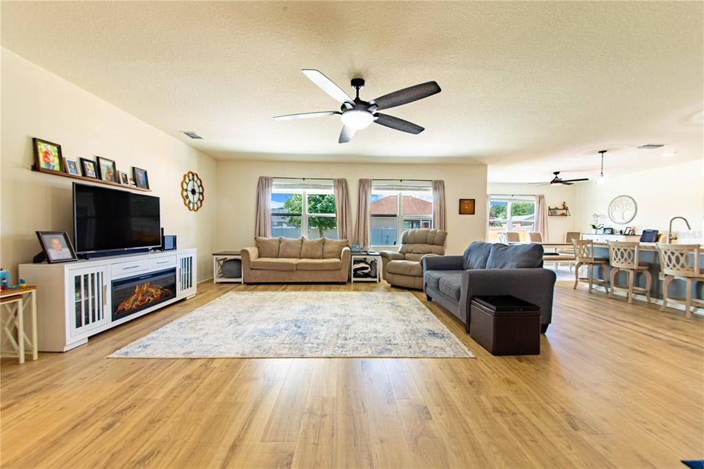 For Sale: $370,000 (4 beds, 2 baths, 2360 Square Feet)