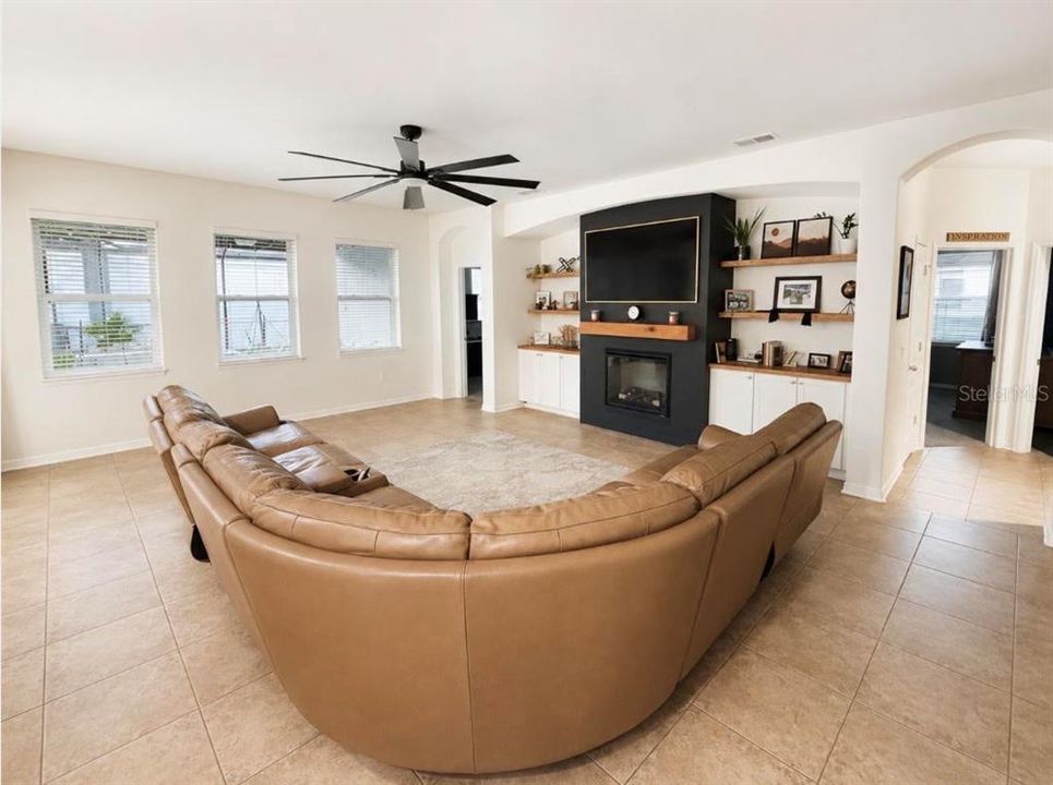For Sale: $549,900 (4 beds, 2 baths, 2390 Square Feet)