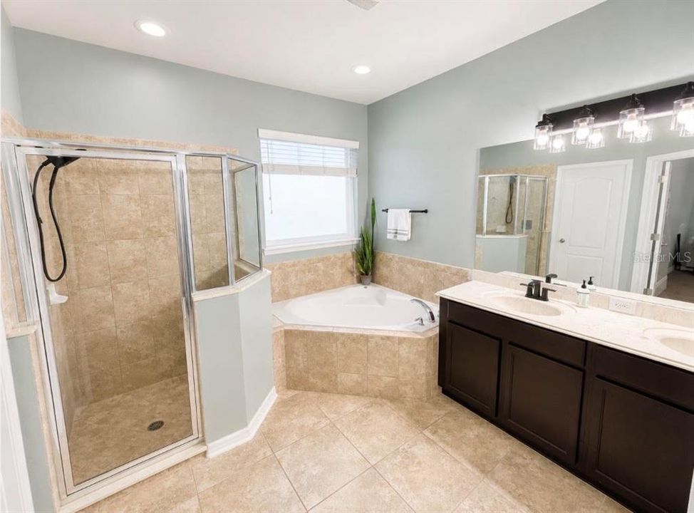 For Sale: $549,900 (4 beds, 2 baths, 2390 Square Feet)