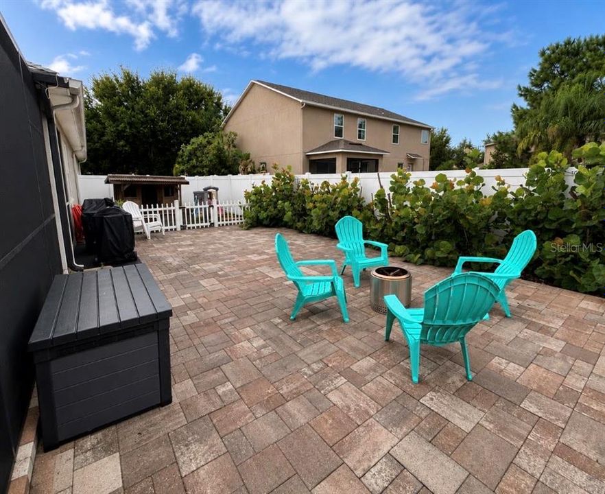 For Sale: $549,900 (4 beds, 2 baths, 2390 Square Feet)