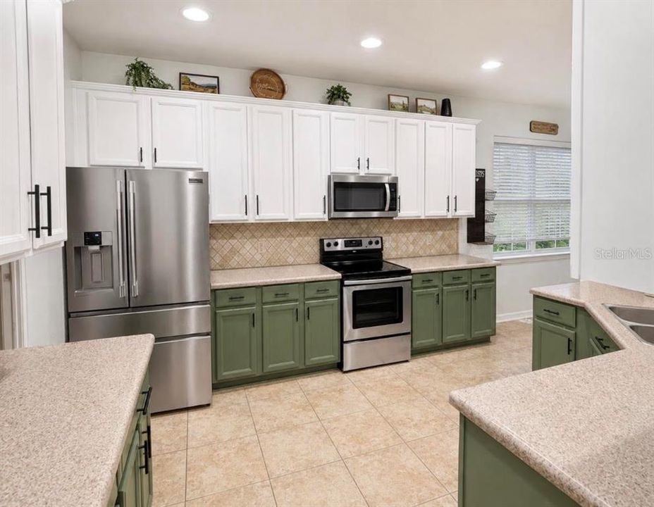 For Sale: $549,900 (4 beds, 2 baths, 2390 Square Feet)