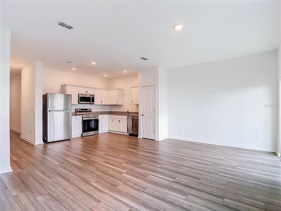 For Rent: $2,000 (3 beds, 2 baths, 1386 Square Feet)
