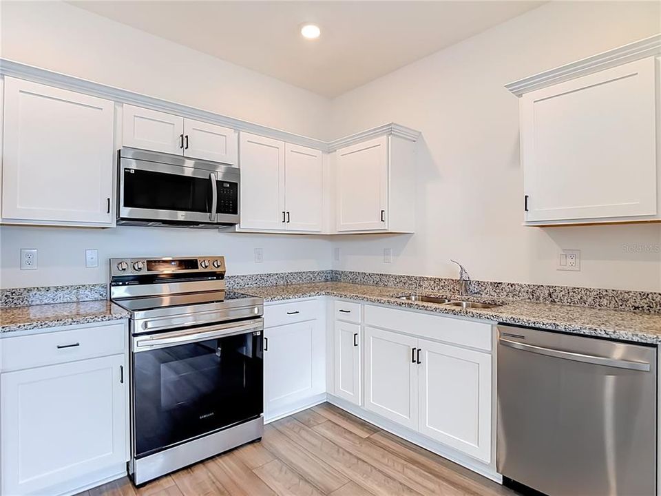 For Rent: $2,000 (3 beds, 2 baths, 1386 Square Feet)