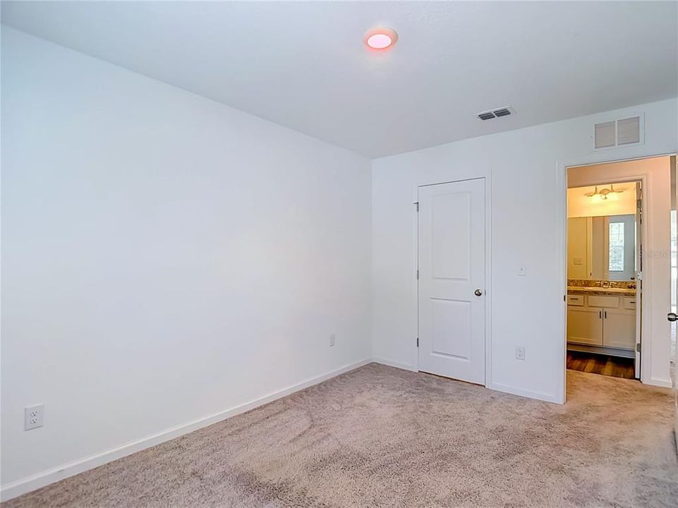 For Rent: $2,000 (3 beds, 2 baths, 1386 Square Feet)