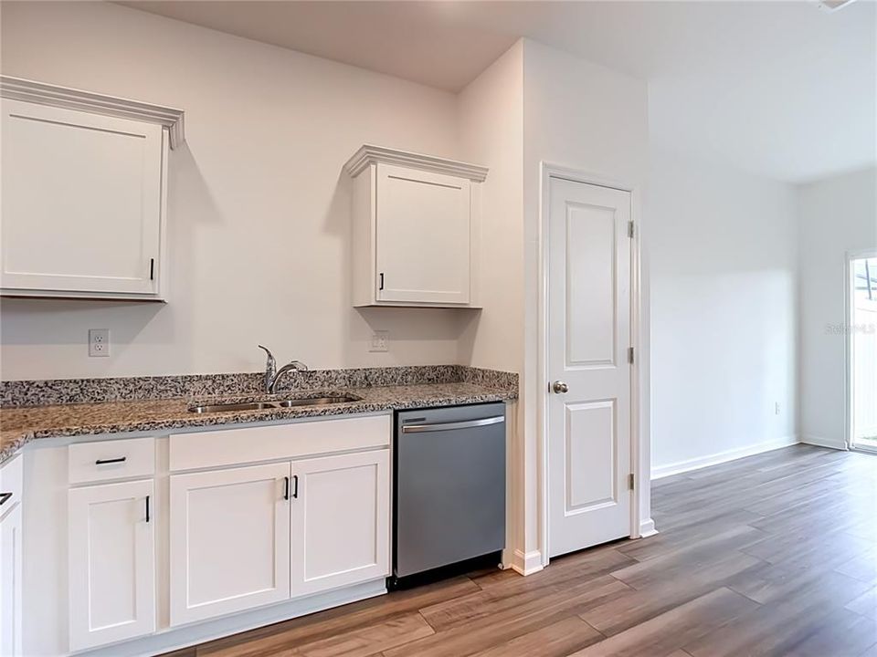 For Rent: $2,000 (3 beds, 2 baths, 1386 Square Feet)
