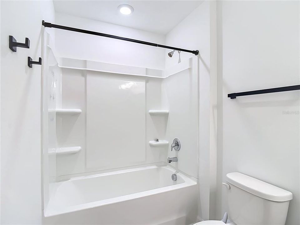 For Rent: $2,000 (3 beds, 2 baths, 1386 Square Feet)