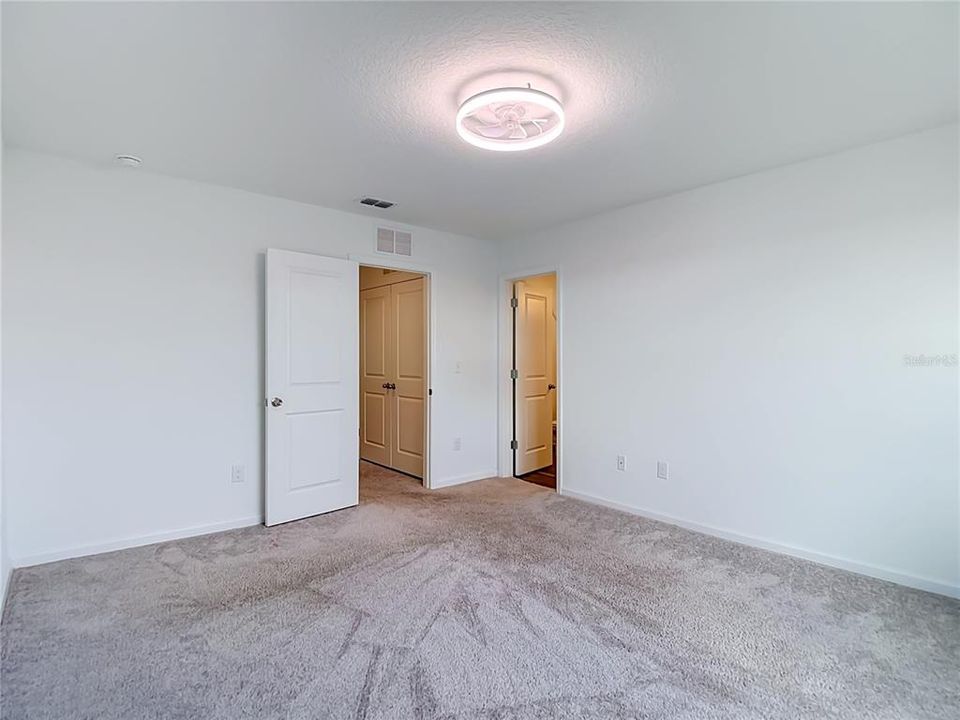 For Rent: $2,000 (3 beds, 2 baths, 1386 Square Feet)