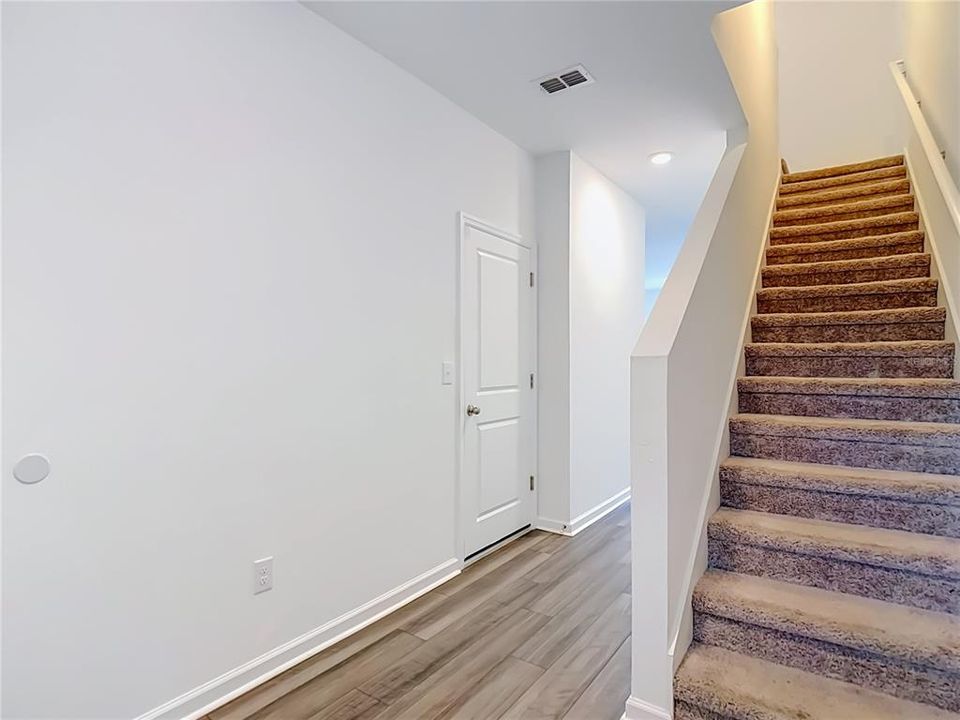 For Rent: $2,000 (3 beds, 2 baths, 1386 Square Feet)