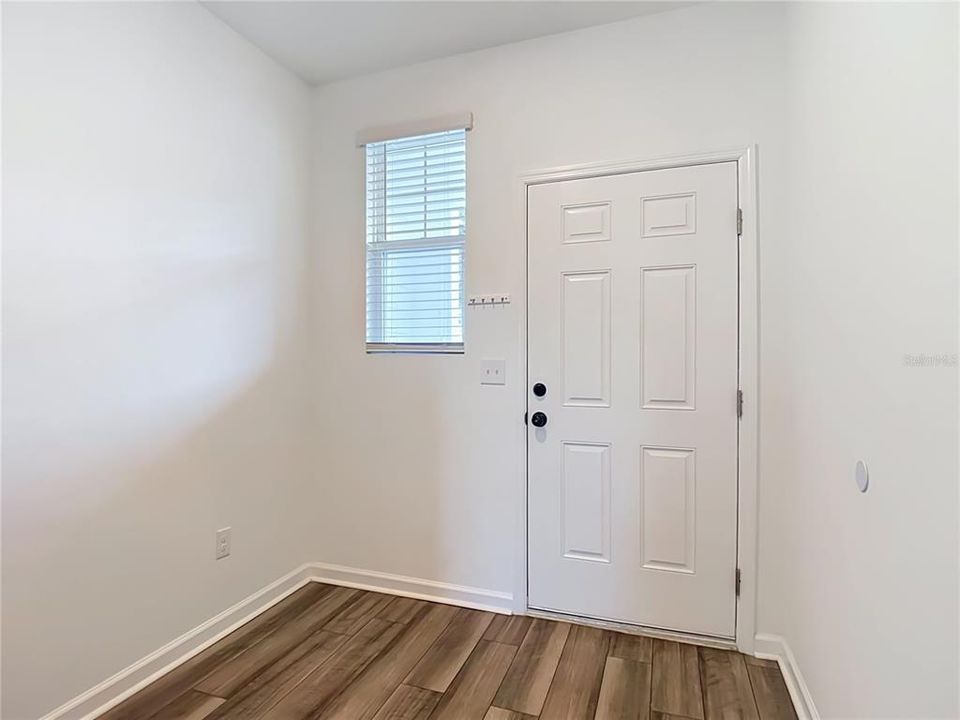For Rent: $2,000 (3 beds, 2 baths, 1386 Square Feet)