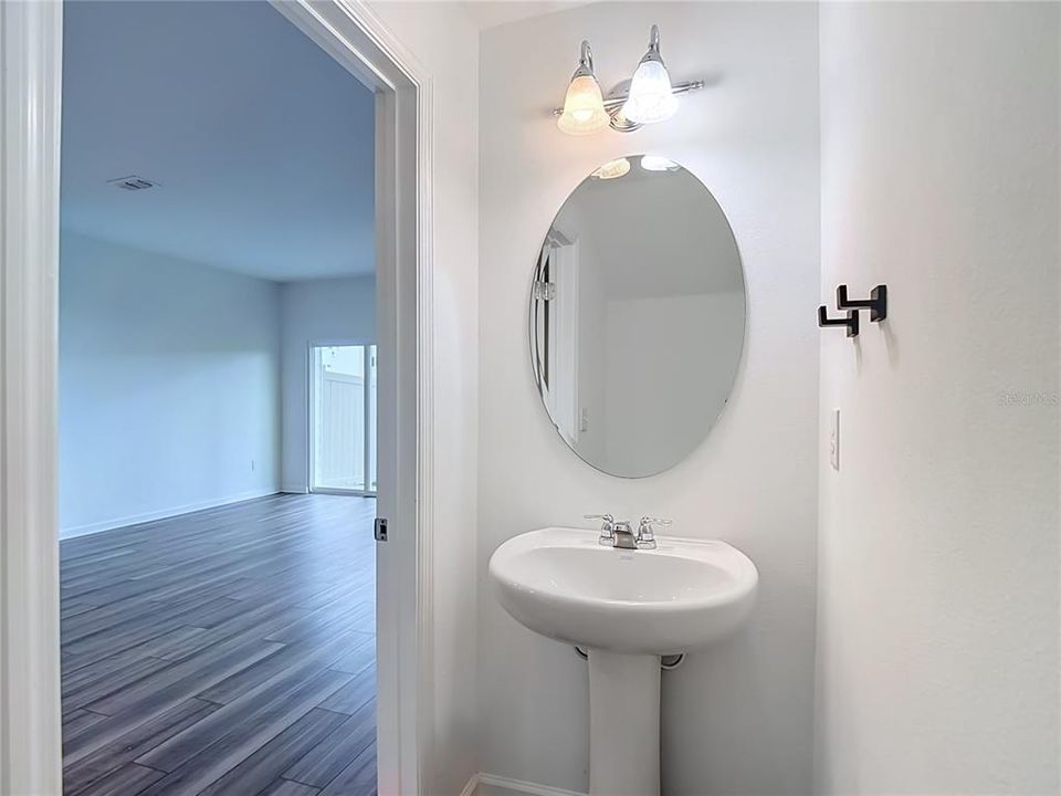 For Rent: $2,000 (3 beds, 2 baths, 1386 Square Feet)