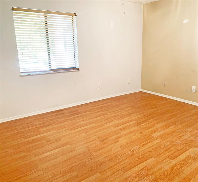 В аренду: $1,350 (2 спален, 1 ванн, 768 Квадратных фут)