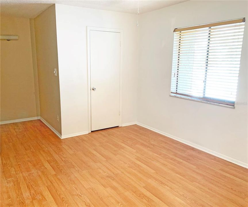 В аренду: $1,350 (2 спален, 1 ванн, 768 Квадратных фут)