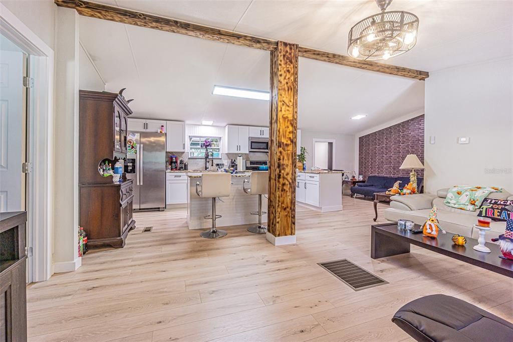 En Venta: $337,800 (5 camas, 3 baños, 1728 Pies cuadrados)