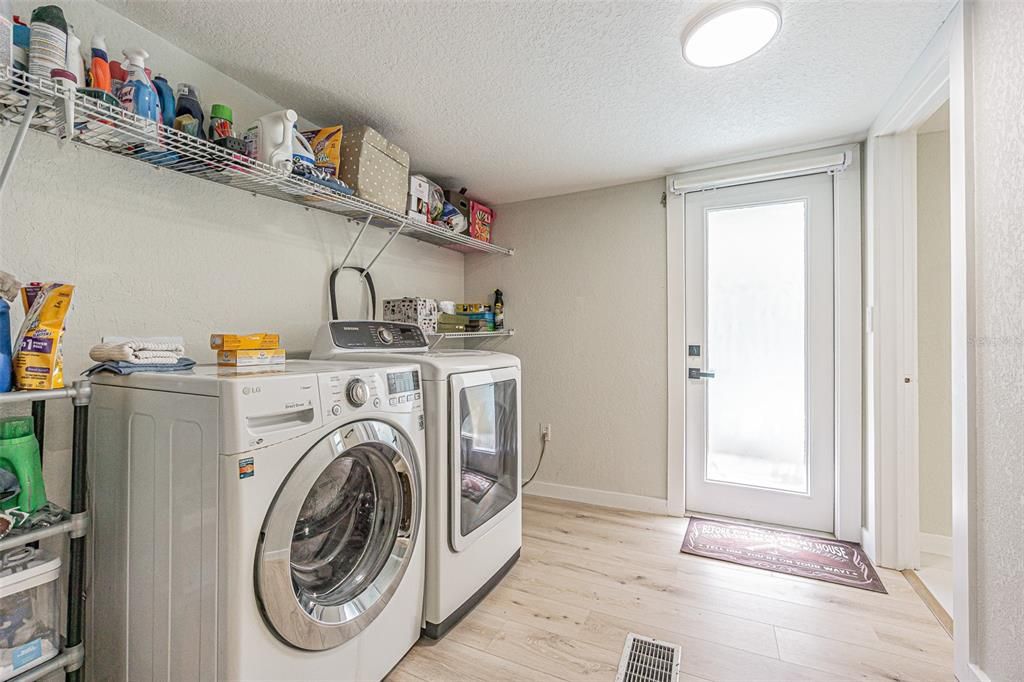En Venta: $337,800 (5 camas, 3 baños, 1728 Pies cuadrados)