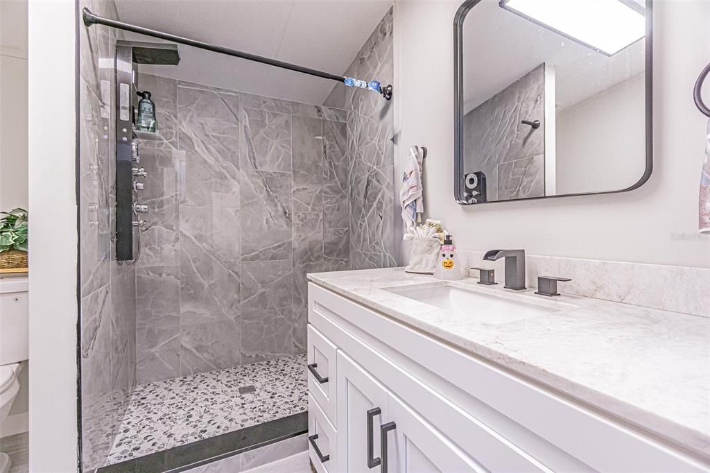 En Venta: $337,800 (5 camas, 3 baños, 1728 Pies cuadrados)