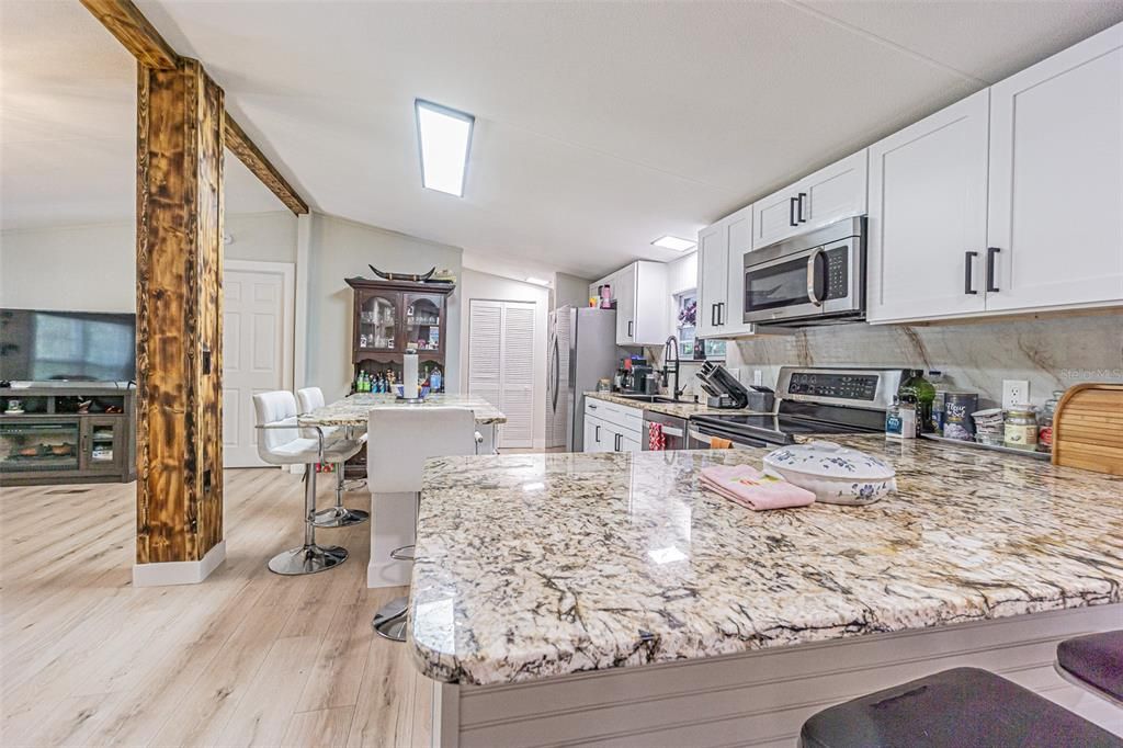 En Venta: $337,800 (5 camas, 3 baños, 1728 Pies cuadrados)