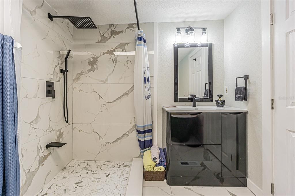 En Venta: $337,800 (5 camas, 3 baños, 1728 Pies cuadrados)