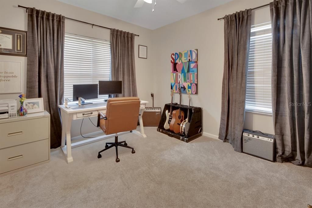 En Venta: $449,900 (4 camas, 2 baños, 2323 Pies cuadrados)