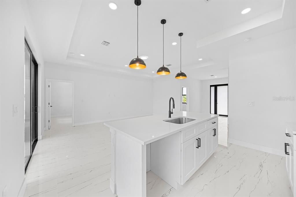 For Sale: $309,000 (3 beds, 2 baths, 1606 Square Feet)