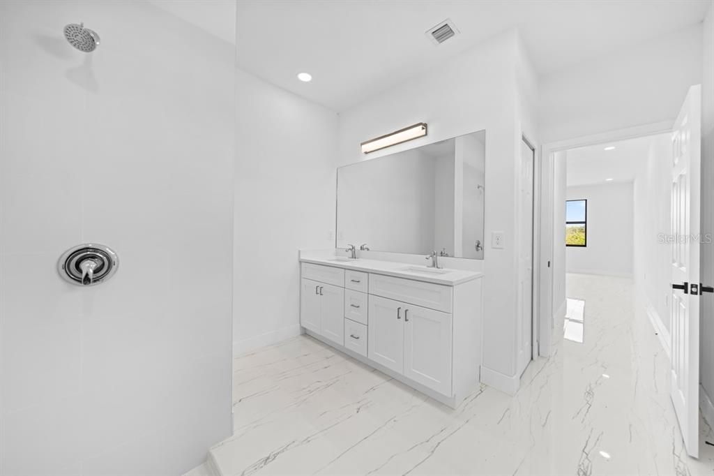 For Sale: $309,000 (3 beds, 2 baths, 1606 Square Feet)