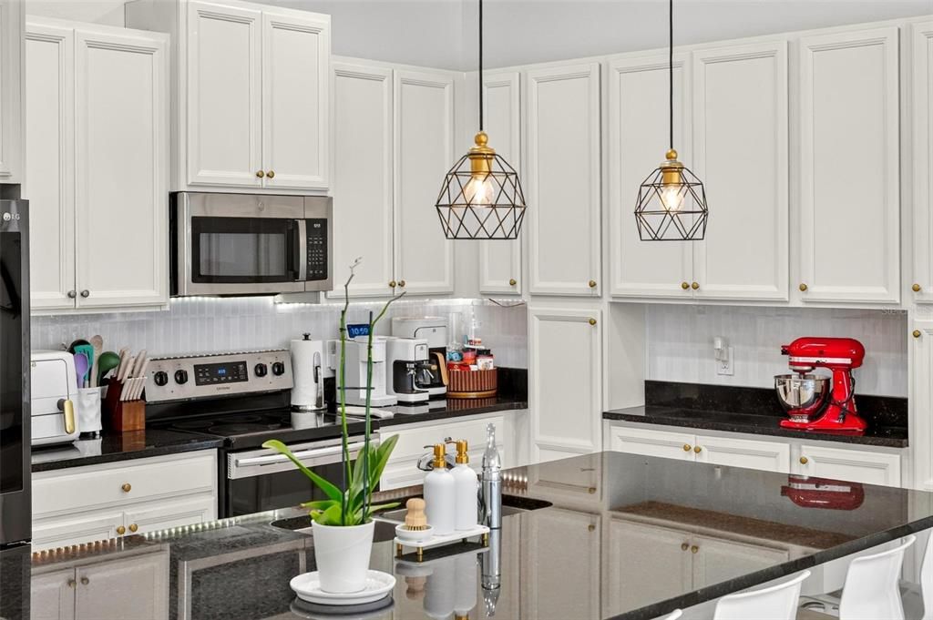 For Sale: $369,900 (4 beds, 4 baths, 2094 Square Feet)