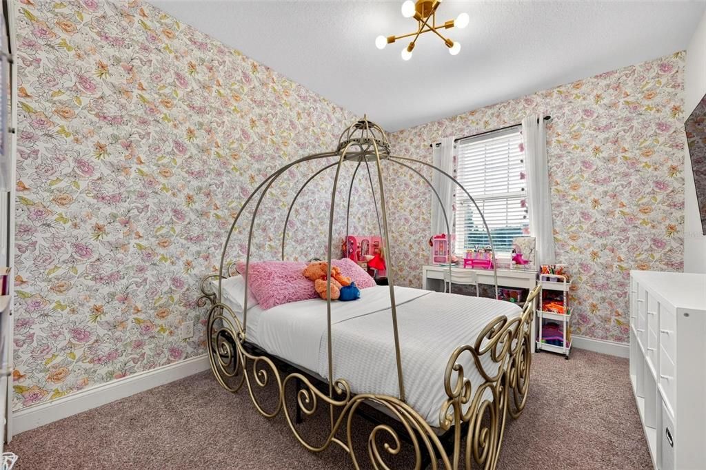 For Sale: $369,900 (4 beds, 4 baths, 2094 Square Feet)