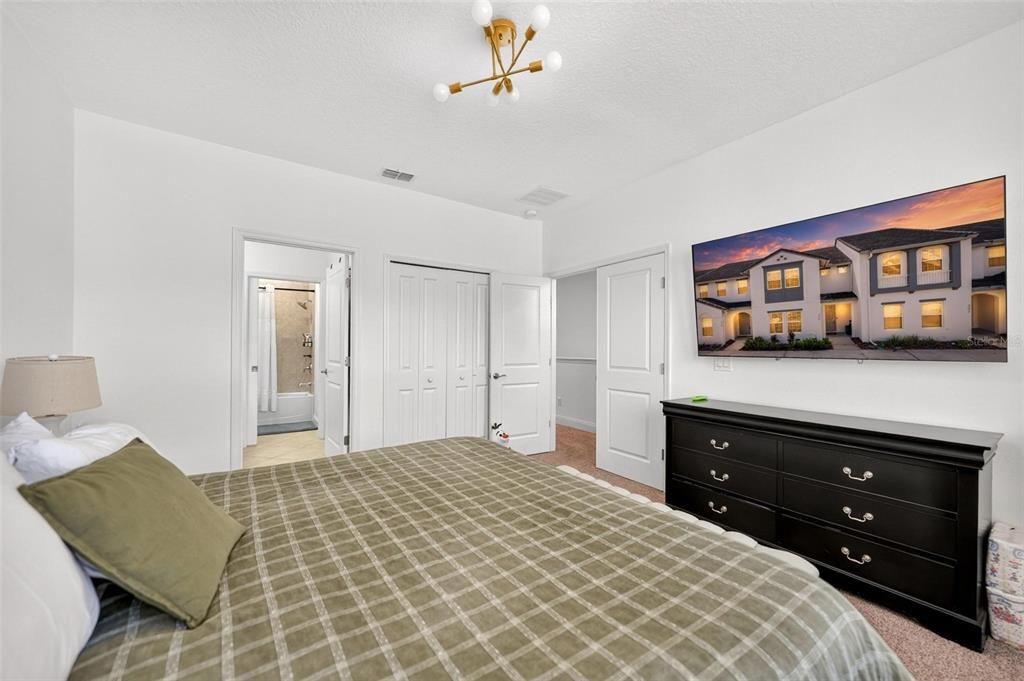 For Sale: $369,900 (4 beds, 4 baths, 2094 Square Feet)