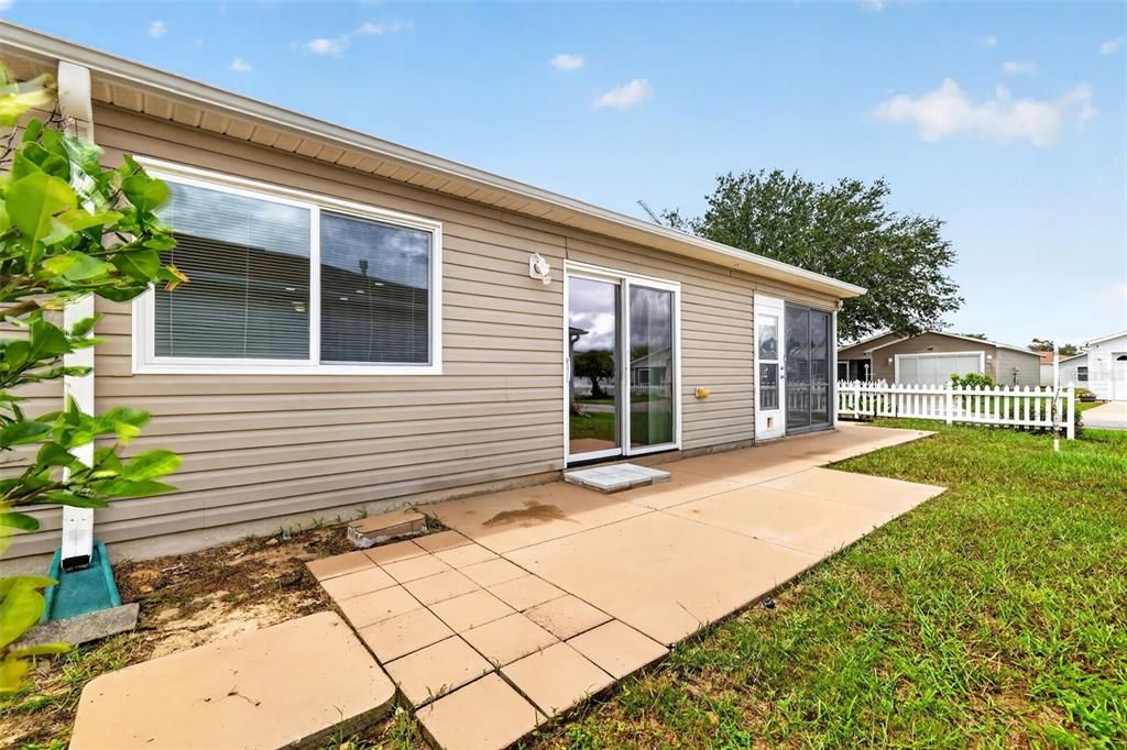 For Sale: $250,000 (2 beds, 2 baths, 1188 Square Feet)