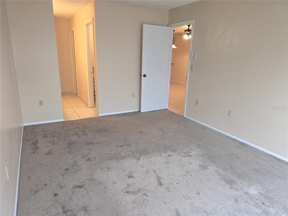 На продажу: $199,900 (2 спален, 2 ванн, 1068 Квадратных фут)