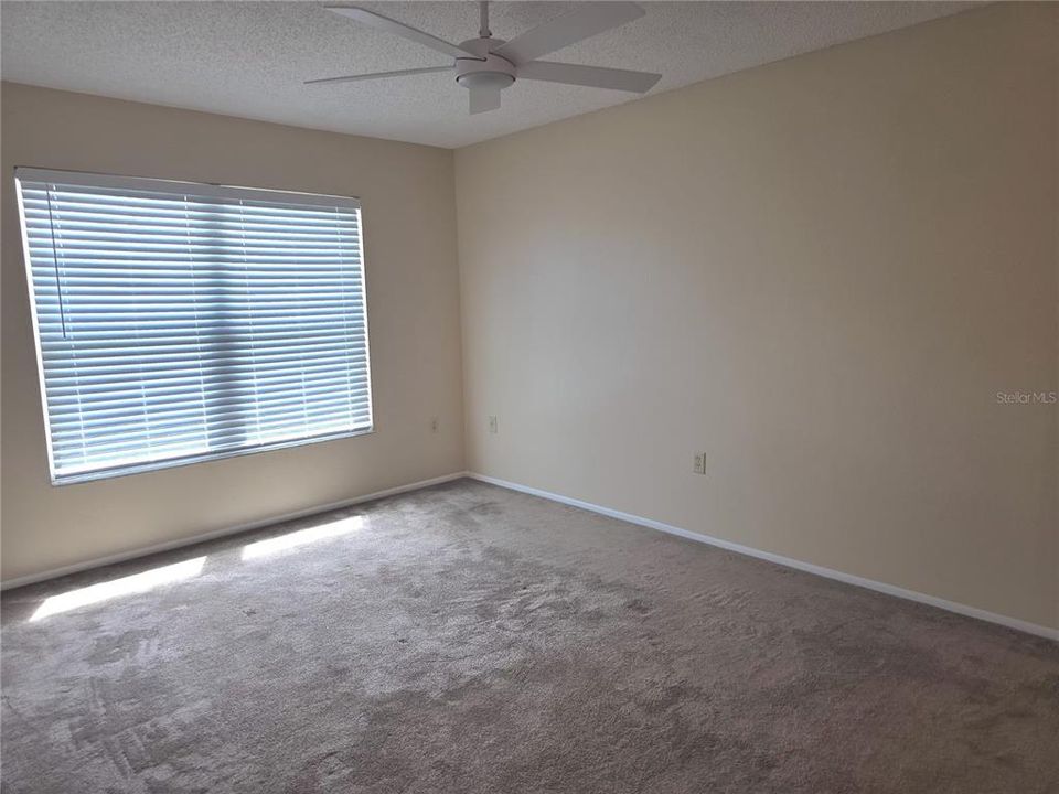 На продажу: $199,900 (2 спален, 2 ванн, 1068 Квадратных фут)