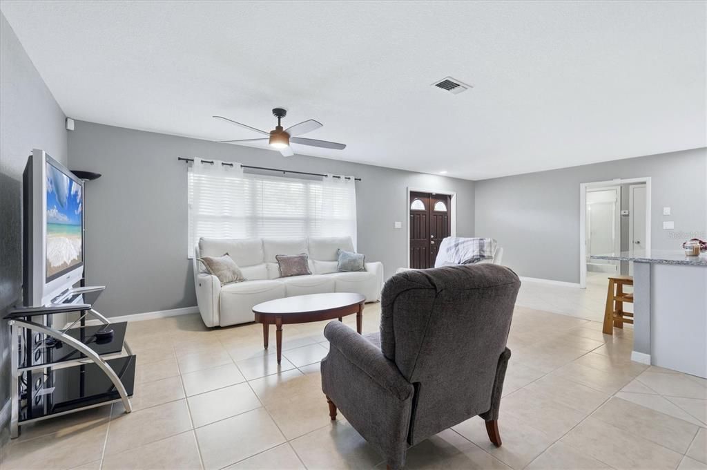 For Sale: $370,000 (2 beds, 2 baths, 1578 Square Feet)