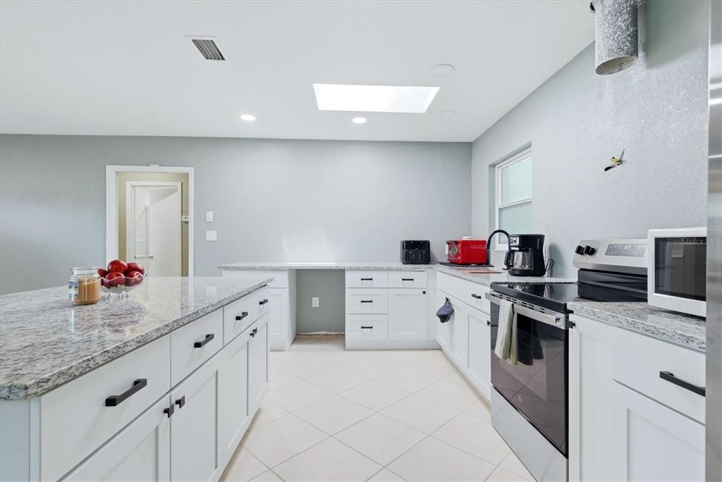 For Sale: $370,000 (2 beds, 2 baths, 1578 Square Feet)