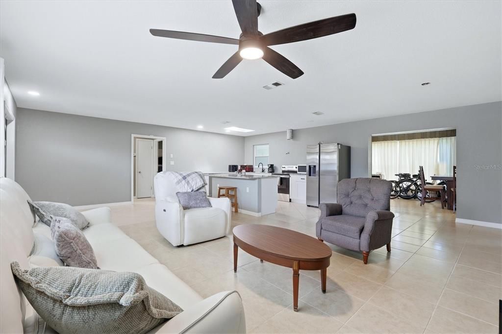 For Sale: $370,000 (2 beds, 2 baths, 1578 Square Feet)