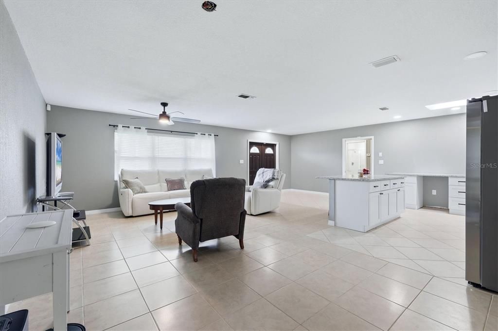 For Sale: $370,000 (2 beds, 2 baths, 1578 Square Feet)