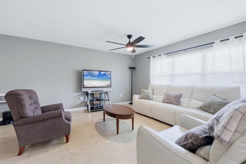 For Sale: $370,000 (2 beds, 2 baths, 1578 Square Feet)