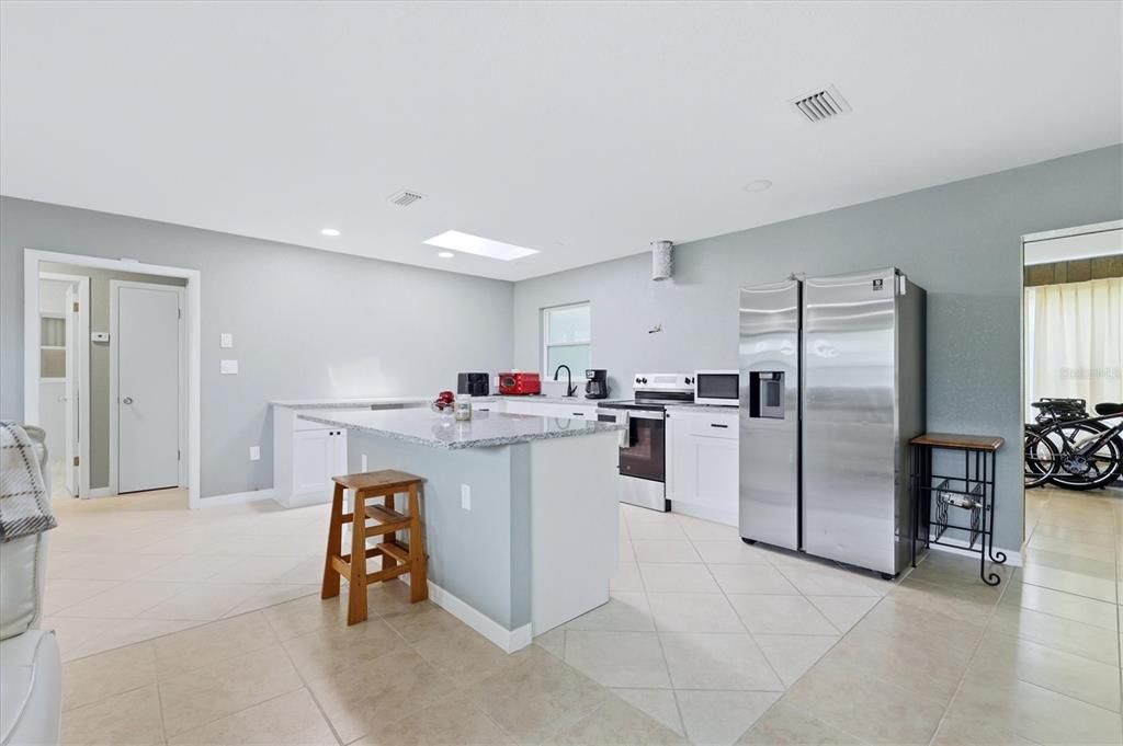 For Sale: $370,000 (2 beds, 2 baths, 1578 Square Feet)