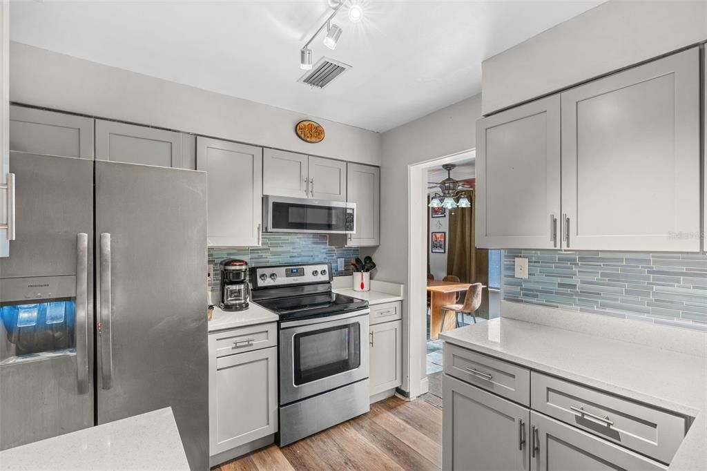 En Venta: $709,900 (4 camas, 2 baños, 1940 Pies cuadrados)