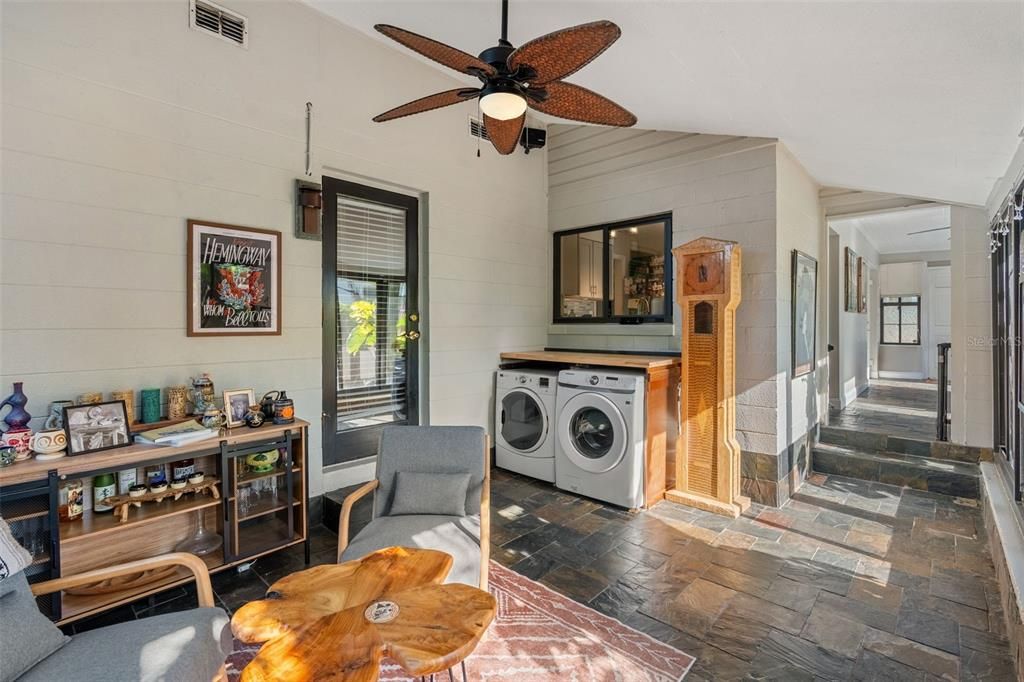 En Venta: $709,900 (4 camas, 2 baños, 1940 Pies cuadrados)
