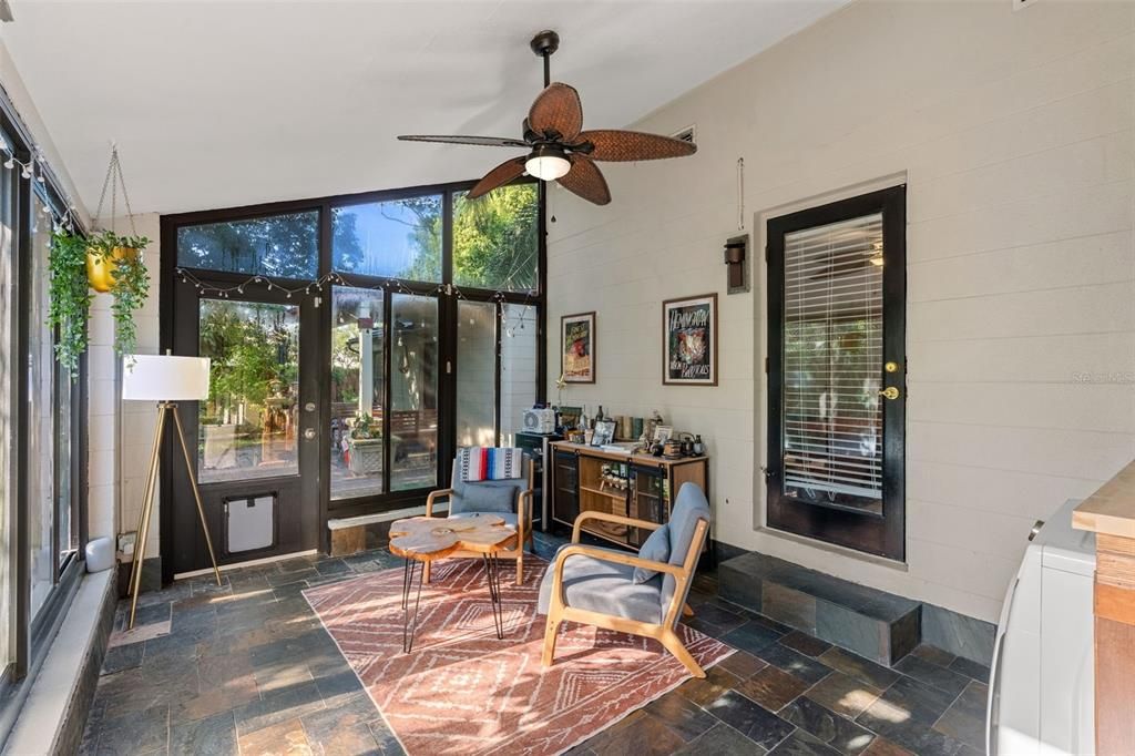 En Venta: $709,900 (4 camas, 2 baños, 1940 Pies cuadrados)