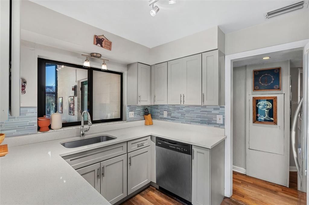 En Venta: $709,900 (4 camas, 2 baños, 1940 Pies cuadrados)