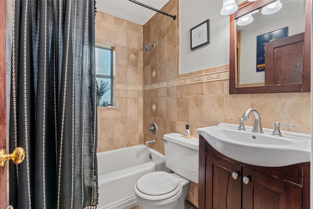 En Venta: $709,900 (4 camas, 2 baños, 1940 Pies cuadrados)