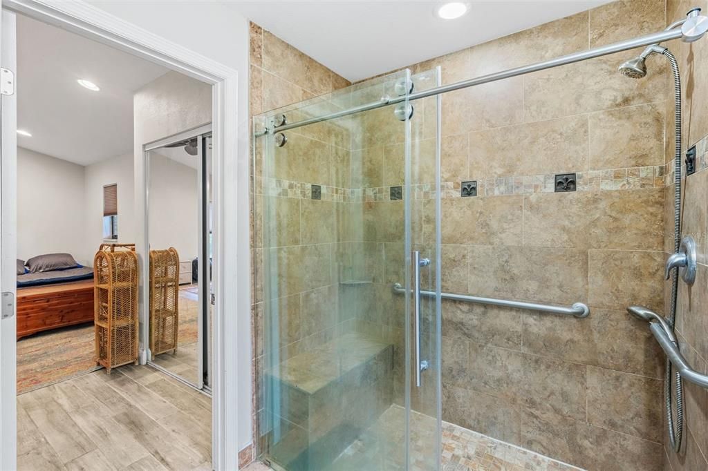 En Venta: $709,900 (4 camas, 2 baños, 1940 Pies cuadrados)